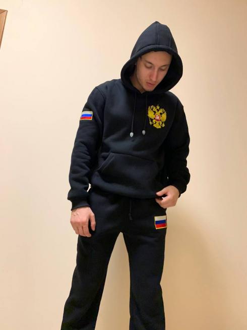 Худи черное с вышивкой золотого герба РФ